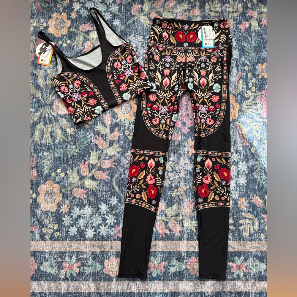 Yoga Democracy set crop top Om tank high rise legginngs floral sz M ret $141 NWT